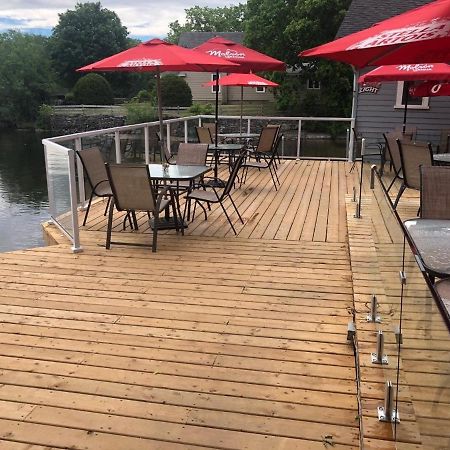 The Bobcaygeon Inn מראה חיצוני תמונה
