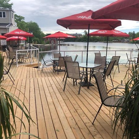 The Bobcaygeon Inn מראה חיצוני תמונה